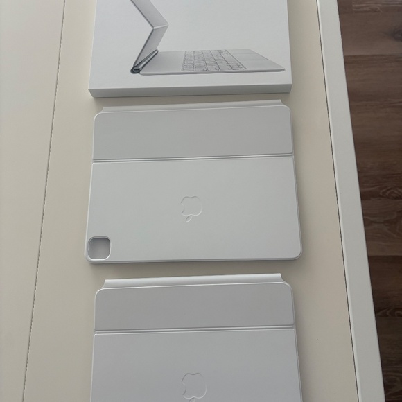 2 X APPLE Magic Keyboard for iPad 11'" and 13" - Picture 4 of 8